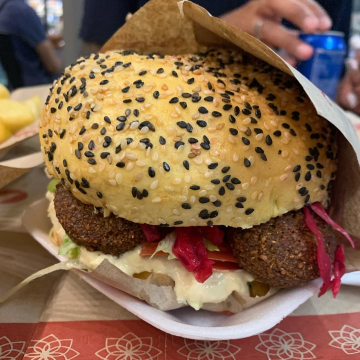 photo of Shami shawarma hamburguesa de falafel shared by @signorinaluciana on  01 Apr 2024 - review