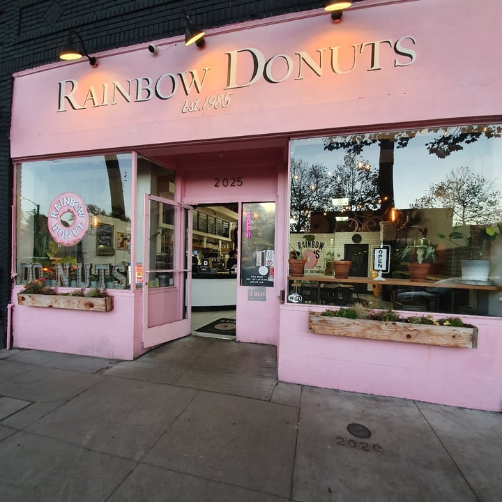 photo of Rainbow Donuts Vegan Blueberry Donut shared by @paniwilson on  20 Oct 2024 - review