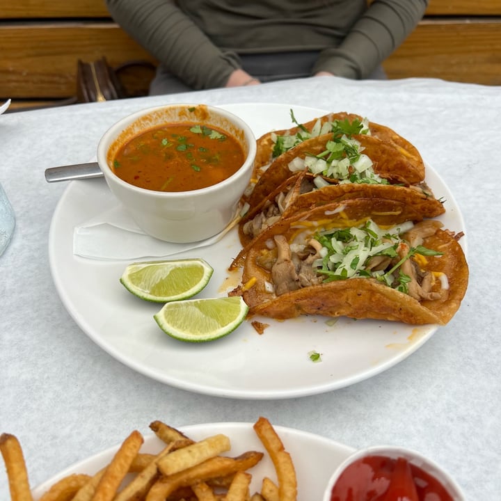 photo of Handlebar birria tacos shared by @aubreyj27 on  09 Jun 2025 - review
