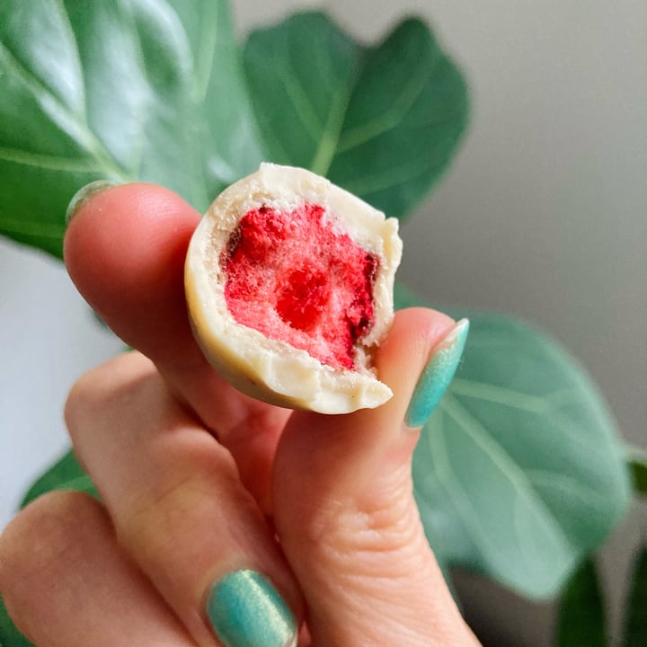 photo of Nucao White Crunchy Strawberries shared by @geisalopes on  17 Jul 2025 - review