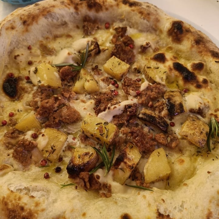 photo of Al Catzone - Pizza Napovegana Pizza Helmut shared by @bratkart0ffel on  20 Apr 2024 - review