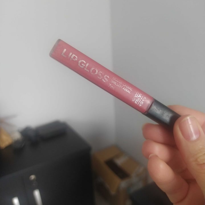 photo of Avon lip gloss shared by @sssamanta on  11 Oct 2023 - review