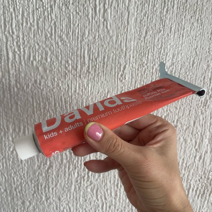 photo of David's Davids kids + adults - Premium Toothpaste / Strawberry watermelon shared by @its-dafne-vitch on  13 May 2024 - review