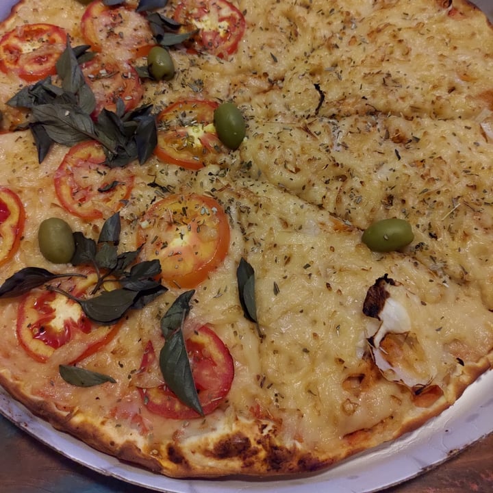 photo of Pizzaria Ramos Pizza vegana shared by @vancorreasic on  07 Feb 2025 - review
