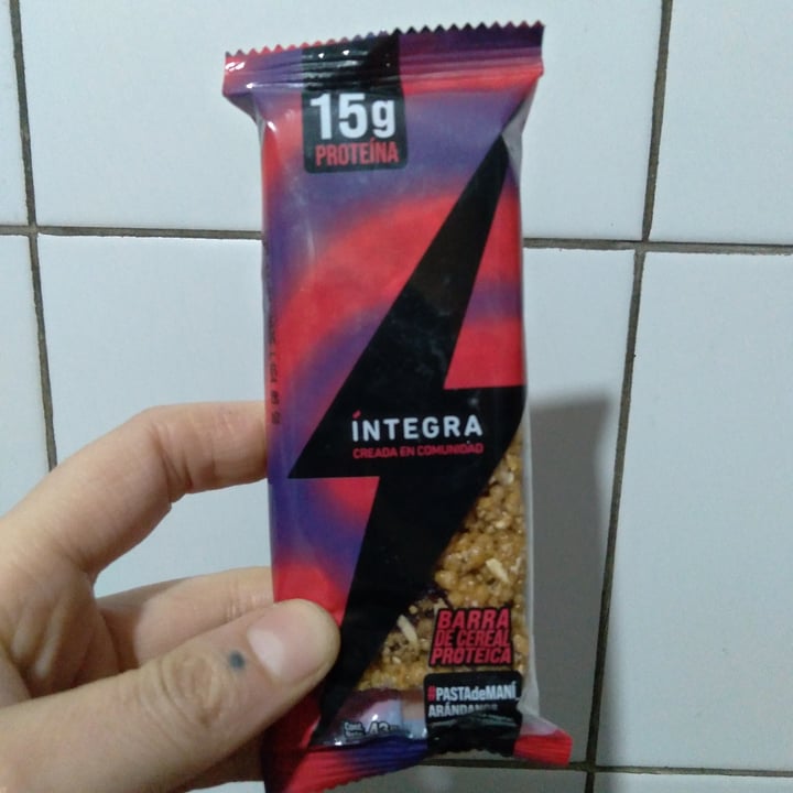 photo of Integra Barra Base Chocolate, de Maní y Arándanos shared by @ondavegan on  20 Sep 2024 - review