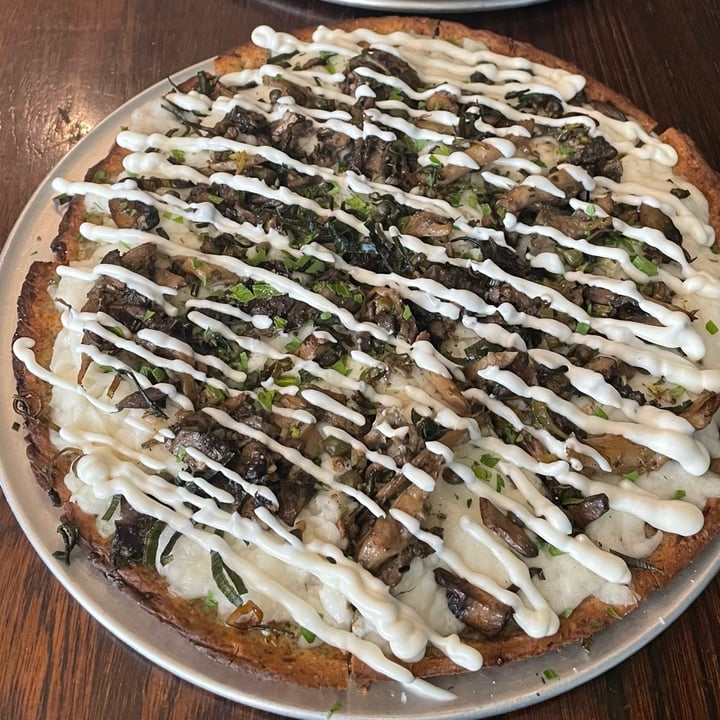 photo of Pizza Verde Funghi Pizza shared by @vivalaviolet on  03 Oct 2023 - review