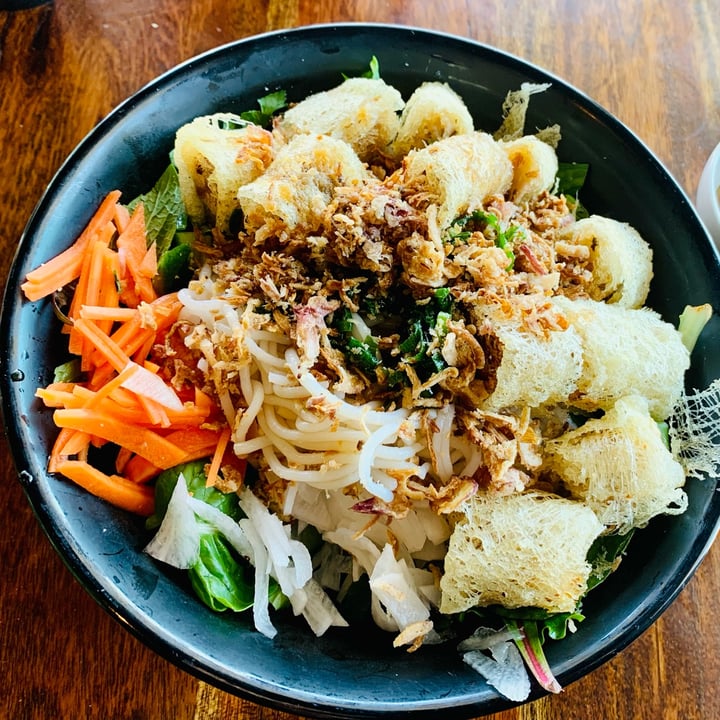photo of Fresh Pho House Vegan vermicelli noodle salad shared by @gatherer on  02 Sep 2023 - review