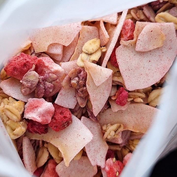 photo of Pauluns Granola With Raspberries, Strawberries, Coconut shared by @geronimo4 on  31 Jul 2024 - review