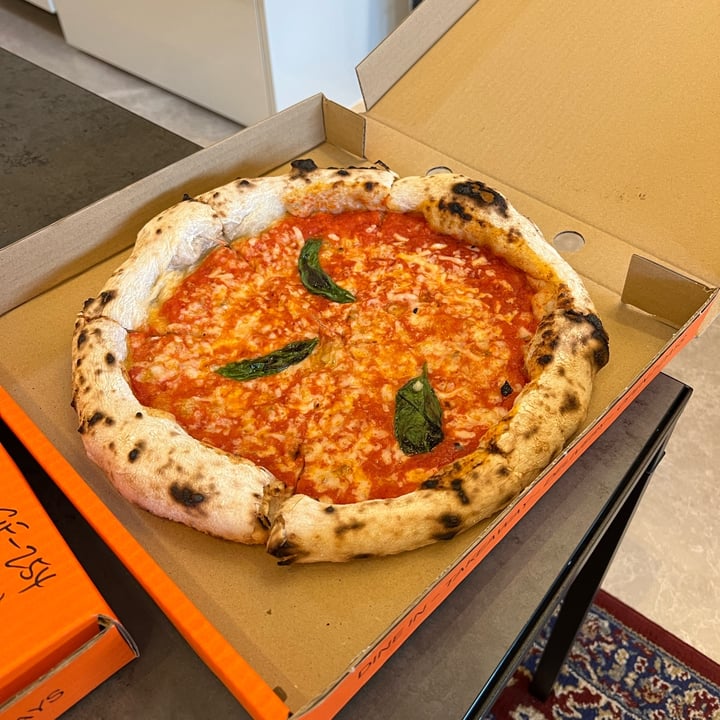 photo of Gusta Sourdough Pizza Co. Margherita (Vegan) shared by @theblobbyvegan on  14 Sep 2023 - review