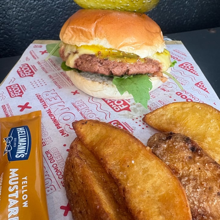 photo of Picnic bar Hamburguesa con queso shared by @helenrmc on  26 Jul 2025 - review