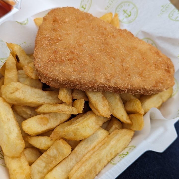 photo of Elliots Fish & Chips 'Fish Fillet' & Chips shared by @alicesabrina on  12 Apr 2024 - review