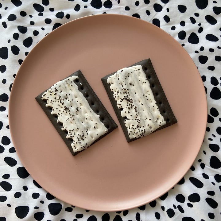 photo of Harvest Morn Cookies & Cream Top Twists Pastries shared by @whatrebeccaeats on  16 Aug 2024 - review