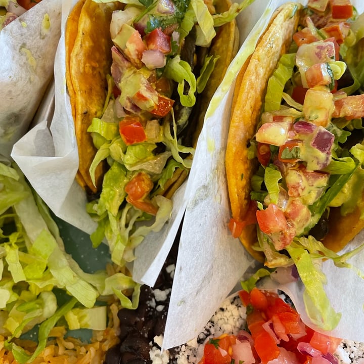photo of Tacotarian Veggie taco platter shared by @sarahthebrat on  05 Oct 2023 - review