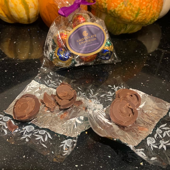 photo of Lindt Lindor Dark Oatmilk Chocolate Truffles shared by @beckyallott on  11 Nov 2023 - review