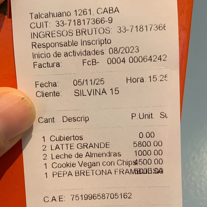 photo of Clorindo Café/Brunch Latte grande con leche de almendras shared by @sechague on  30 Aug 2025 - review