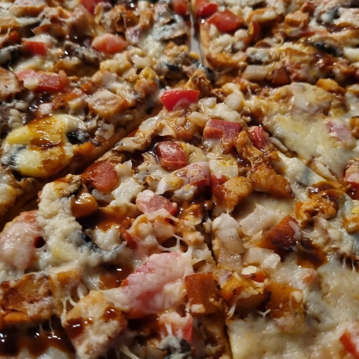photo of Vegan Butcherie by Romeo & Vero (Delivery and Takeaway) Vegan Chicken Pizza shared by @carmz on  03 Oct 2023 - review