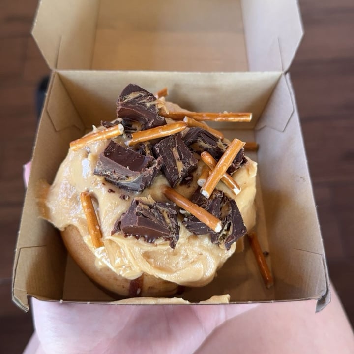 photo of Cinnaholic Shake, Rattle, and Roll shared by @summerlebrun on  19 Jan 2025 - review