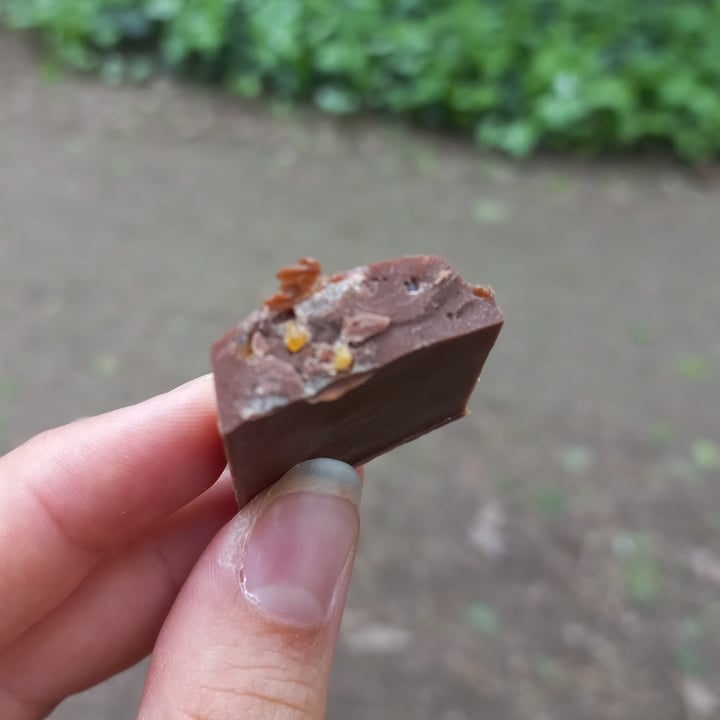 photo of Lindt Hello Vegan Salted Caramel shared by @punilu on  06 May 2024 - review