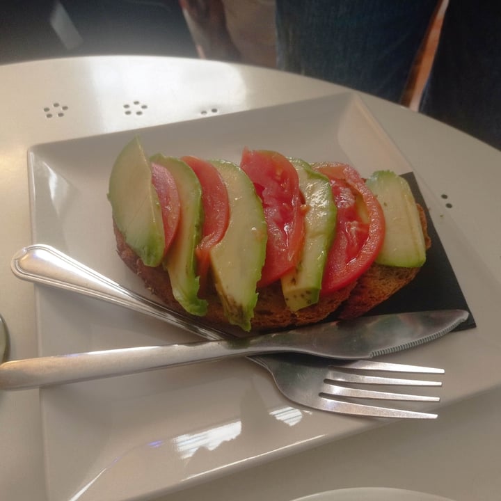 photo of Bar "Momo" Tostada de tomate y aguacate shared by @alejandro-alvaro on  02 Mar 2024 - review