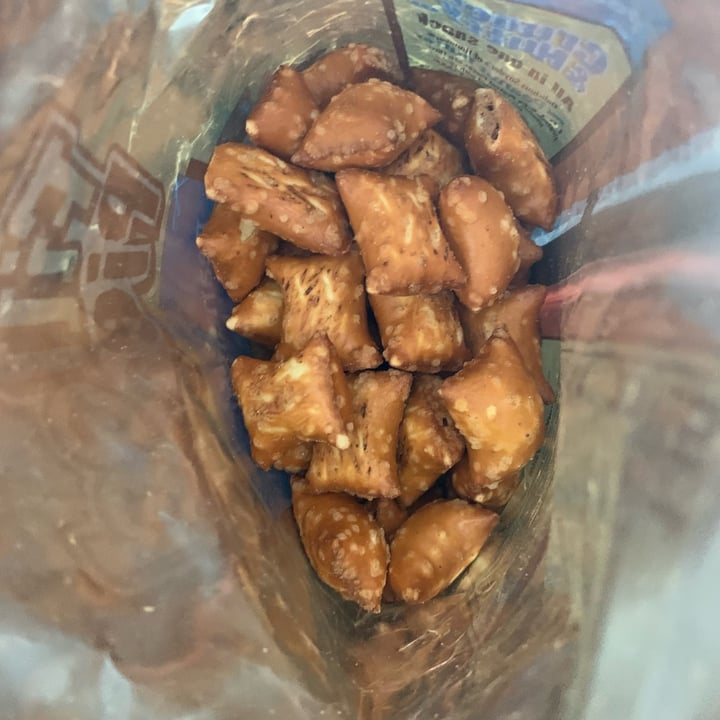 photo of Snyder's of Hanover Peanut Butter Filled Pieces shared by @erikah on  31 Aug 2023 - review