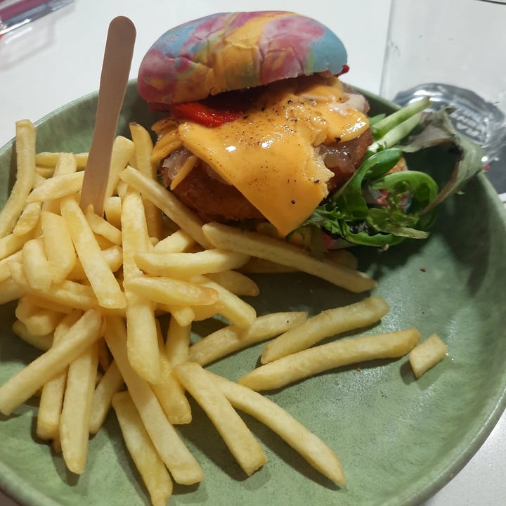 photo of Cafetería Sukha Funk Hamburguesa Sukha shared by @saramanzana on  19 Apr 2024 - review