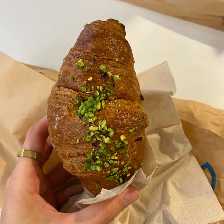 photo of Antonino il Banco di Cannavacciuolo Brioche vegana al pistacchio shared by @gretademarchi on  21 Jun 2024 - review