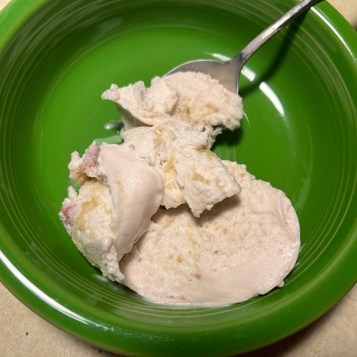 photo of Ben & Jerry's Non Dairy Strawberry Cheezecake shared by @ameriamber on  06 May 2024 - review