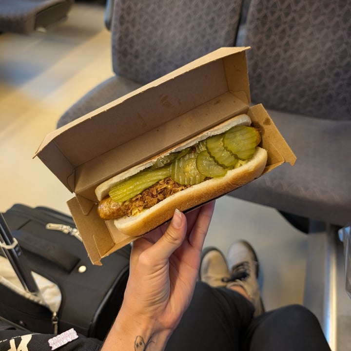 photo of POMMES FREUNDE Saarbrücken Hauptbahnhof Vegan New York Hotdog shared by @punilu on  09 Sep 2025 - review