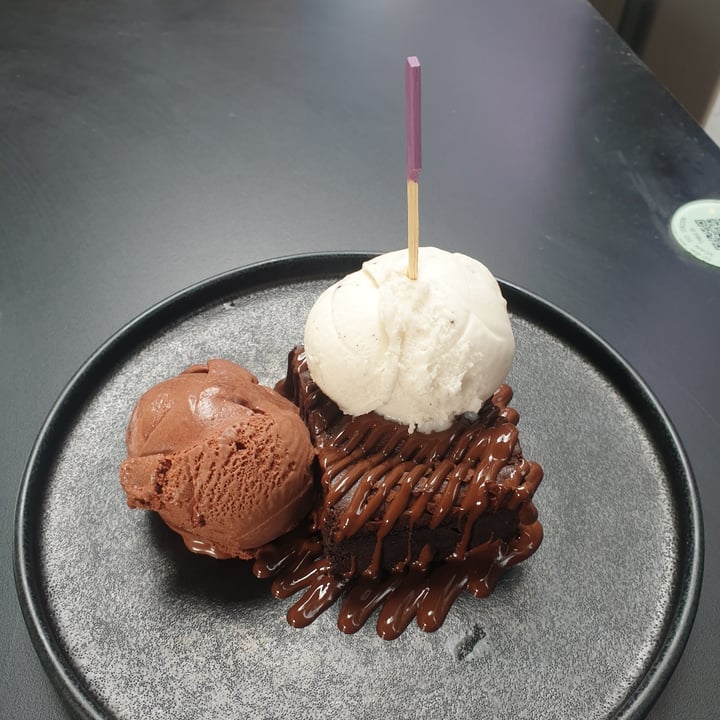 photo of Heavenly Desserts Stratford Brownie Explosion shared by @esha16 on  15 Jul 2024 - review