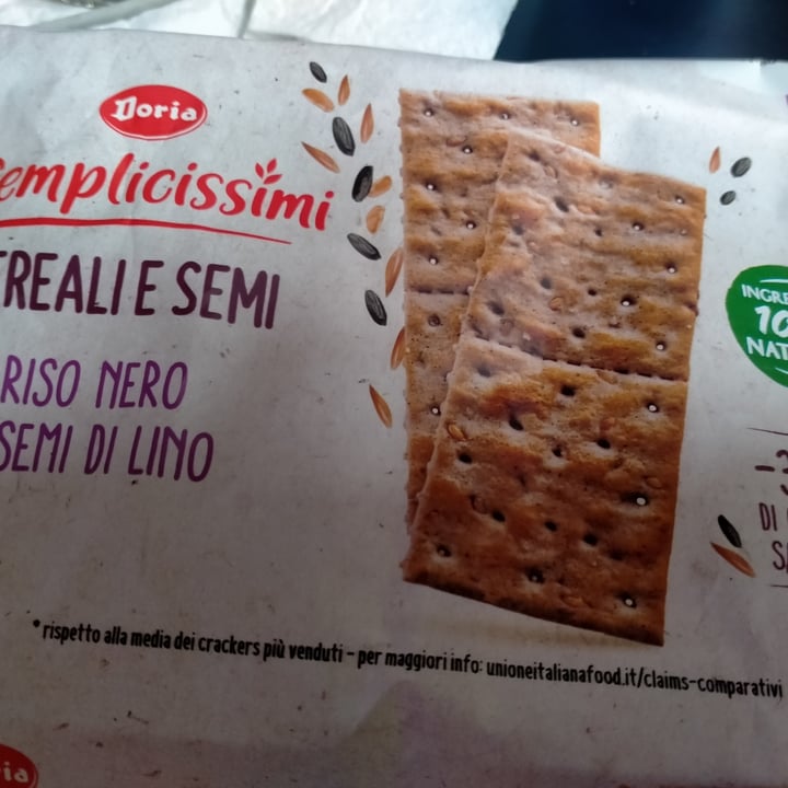 photo of I semplicissimi doria Crackers riso nero e semi di lino shared by @clarita76 on  07 May 2024 - review