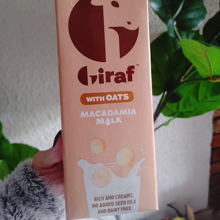 photo of Giraf Macadamia nut milk with oats shared by @veganonthesavannah on  19 Jun 2025 - review