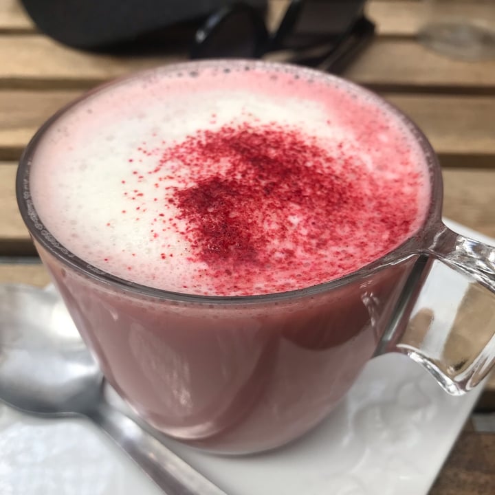 photo of Veganitessen Pink Latte shared by @lordsnooks on  23 Sep 2023 - review