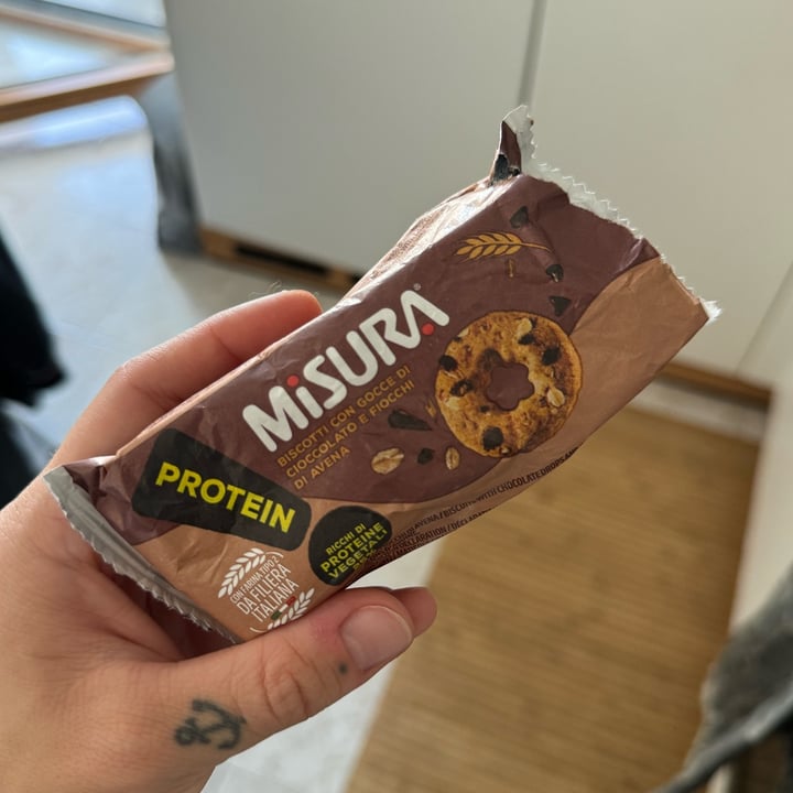 photo of Misura biscotti Protein con gocce cioccolato e fiocchi di avena shared by @bau1311 on  17 Jun 2024 - review