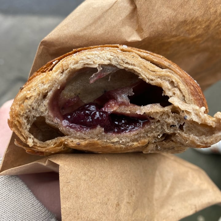 photo of Groundstate Coffee Blueberry Croissant shared by @meganthevegetable on  07 May 2024 - review
