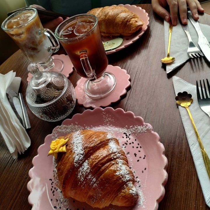 photo of La Petite Fleur • Confitería Croissant Con Muzzalmendra shared by @flxren on  22 Jan 2024 - review