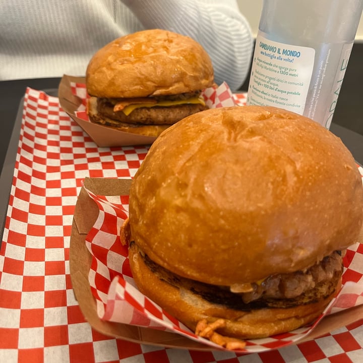 photo of Lola Miller - Easy Diner Smokey Burger shared by @lucagreco on  17 Nov 2023 - review