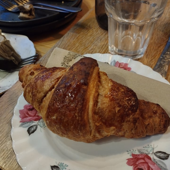 photo of Chapter One Coffee Shop Nuh-tella and Raspberry Croissant shared by @tofusplat on  25 Nov 2023 - review