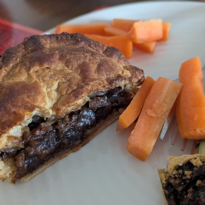 photo of Pukka Pies Plant Based Minced No Steak & Onion Pie shared by @filter-kaapi on  17 May 2025 - review