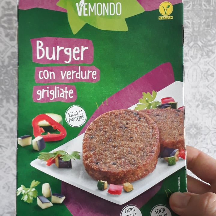 photo of Vemondo Burger con Verdure Grigliate shared by @giovannieugenio on  09 Aug 2024 - review