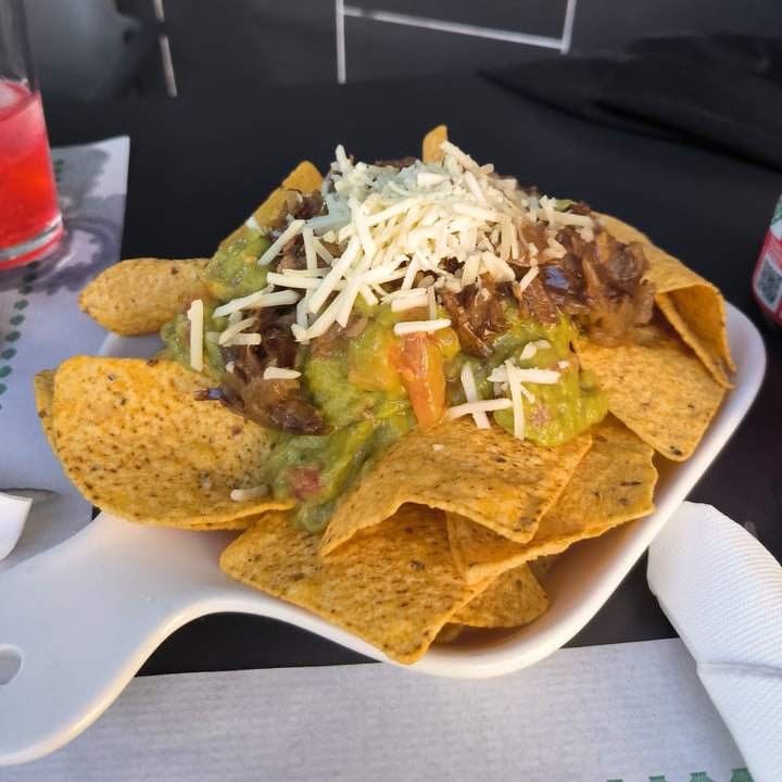 photo of O Fento Gastro Bar Nachos Con Guacamole E Carne Mechada shared by @kabuti on  27 Jul 2024 - review