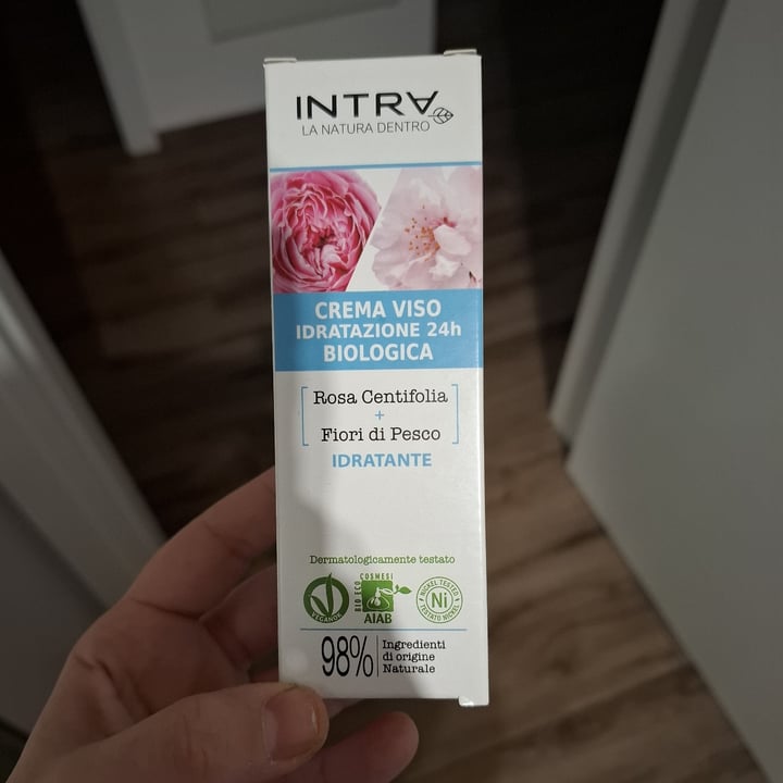 photo of Intra La Natura Dentro crema viso idratante, rosa centifolia+fiori di pesco shared by @bassotuba on  09 Dec 2024 - review