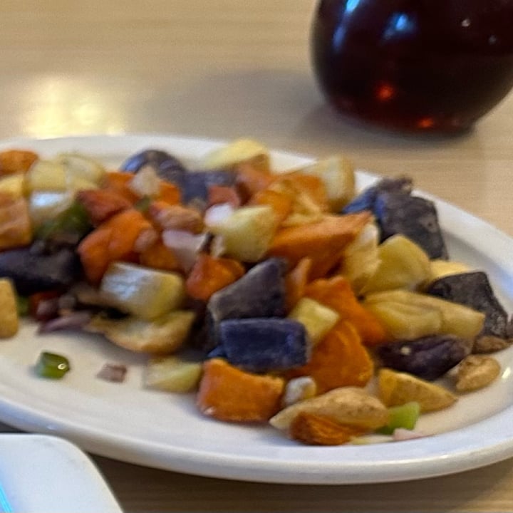 photo of Red Rock Cafe Avocado Toast/Home Fries and Black Beans shared by @crazeedeysi on  02 Sep 2024 - review