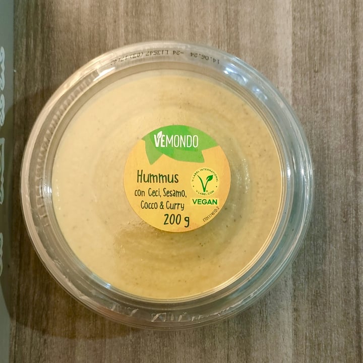 photo of Vemondo Hummus con ceci, sesamo, cocco, curry shared by @irene80 on  09 Oct 2025 - review