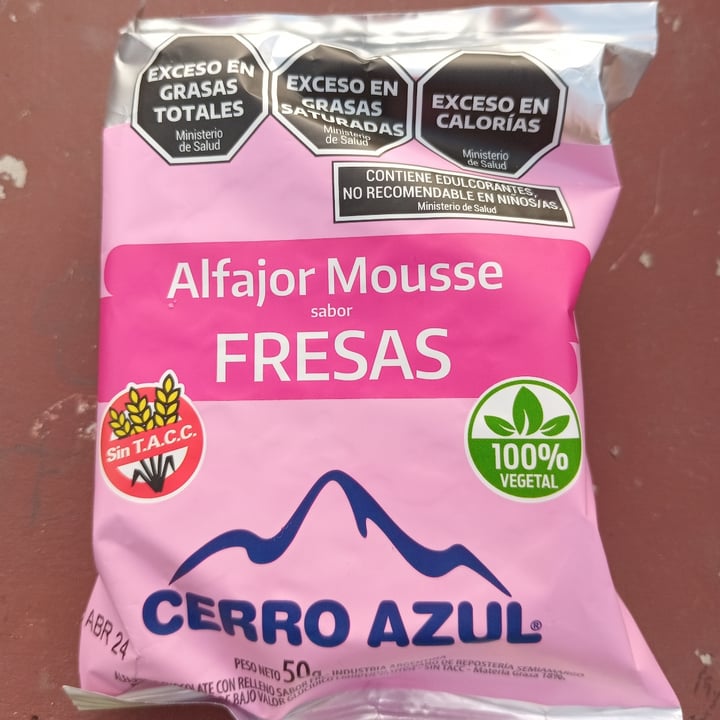 photo of Cerro Azul Alfajor de Mousse de Fresas shared by @maiaromero on  27 Mar 2024 - review