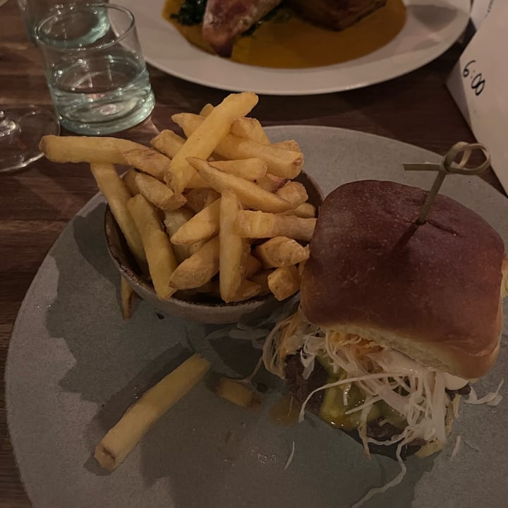 photo of Nelsons Wine Bar Southern Fried Tofu Burger shared by @ferncooke on  30 Nov 2023 - review