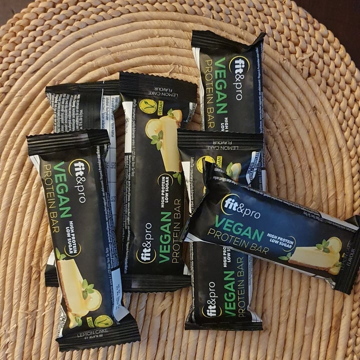 photo of Fit&pro vegan protein bar limone shared by @francescarest on  15 Apr 2024 - review