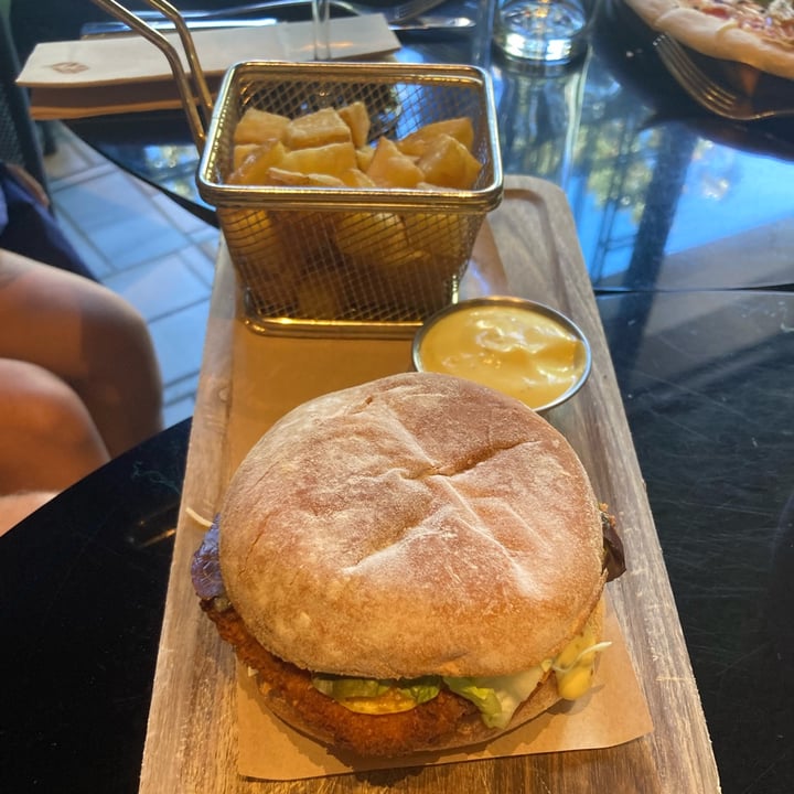 photo of Wild Food Hamburguesa y Patatas al horno shared by @sanleeping on  26 Sep 2025 - review