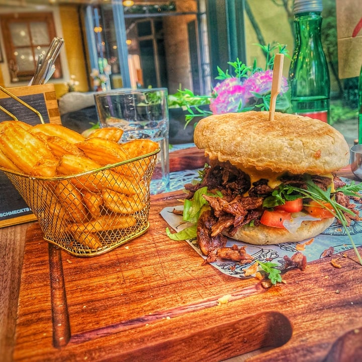 Burger Boutique Villach Villach, Austria Pulled “ Beeflike” Vegan Fries