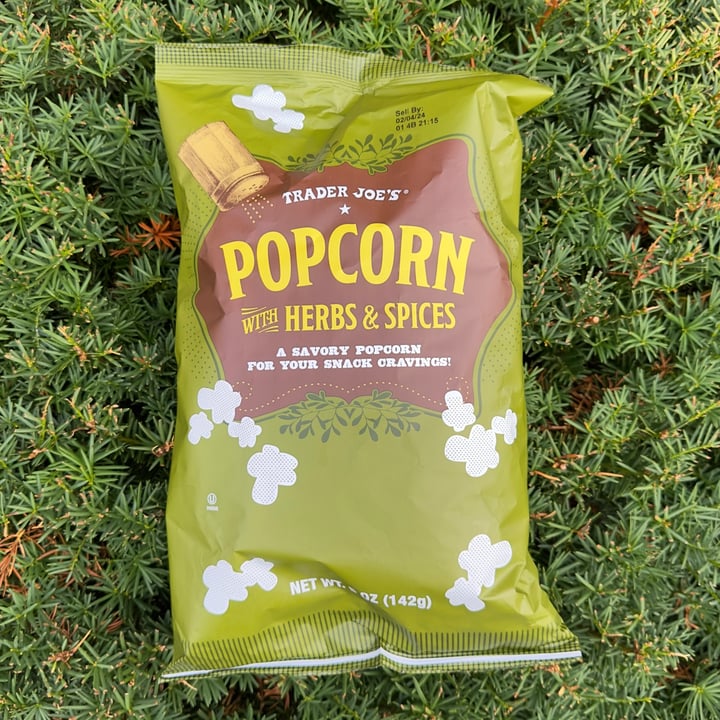 photo of Trader Joe's Popcorn with herbs and spices shared by @berryveganplanet on  19 Aug 2023 - review