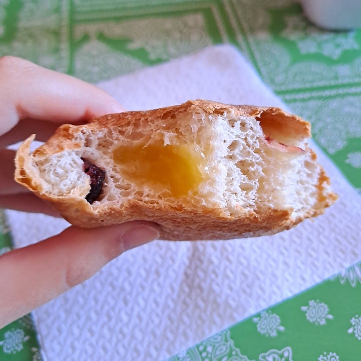 photo of italian green bakery Brioche Crema E Mirtilli shared by @alechampe on  22 May 2024 - review
